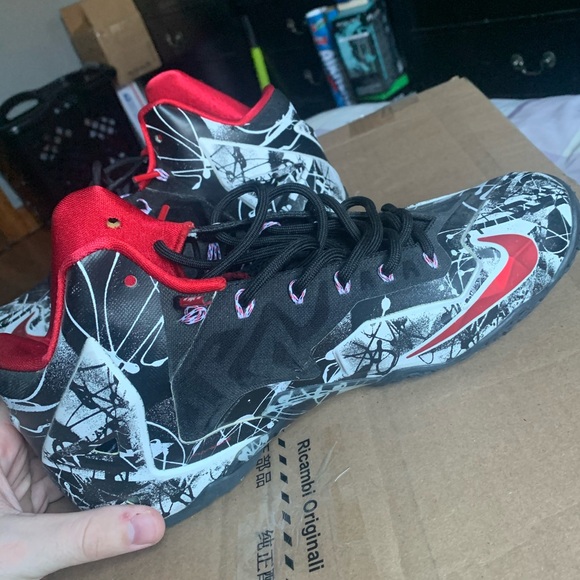 Lebron 11 Graffiti size 11 - Picture 2 of 7